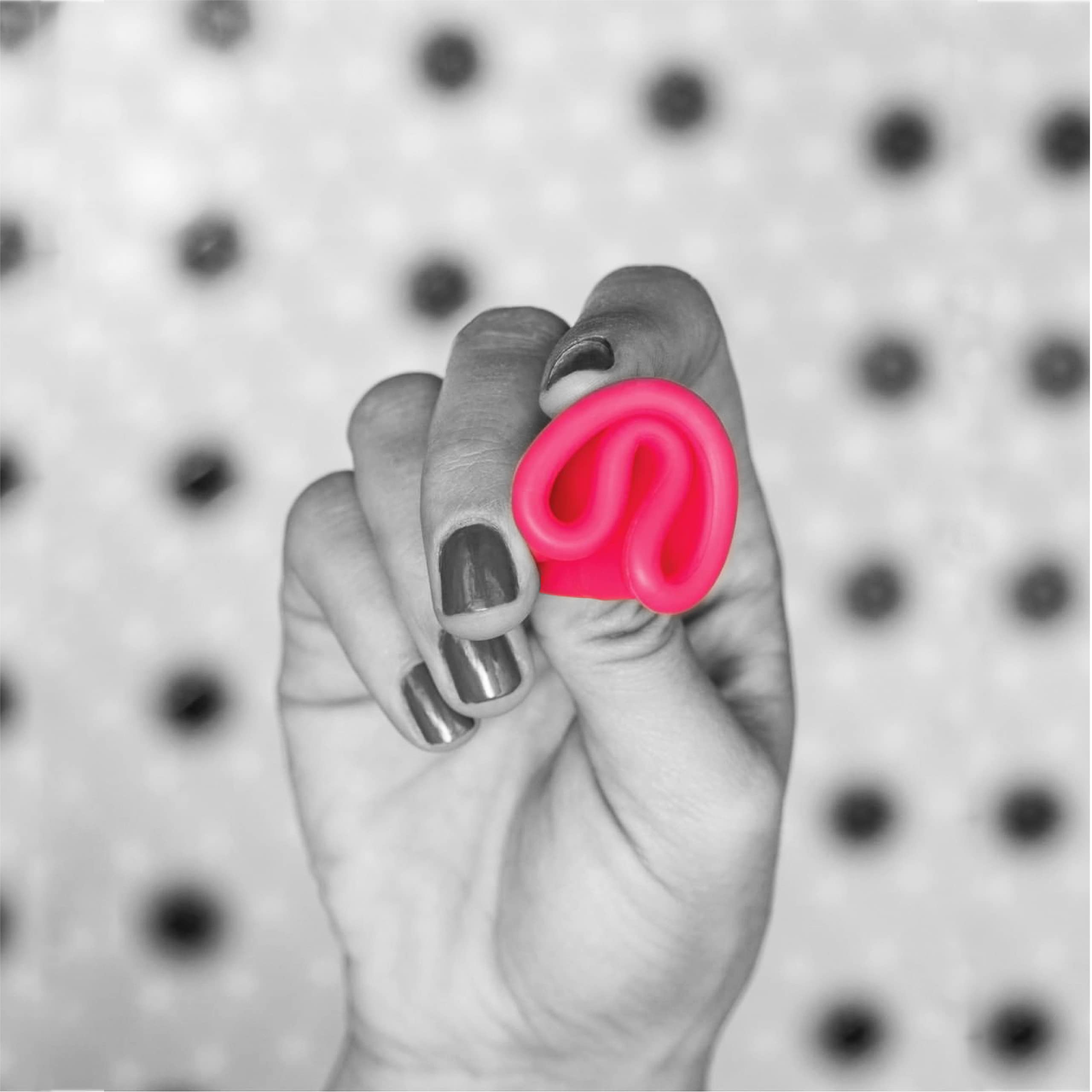 Oi | Organic Initiative - Menstrual Cup | Small - Slim-fit, Wear for 12 hrs | Reusable, Leak Free (17 ml) oi