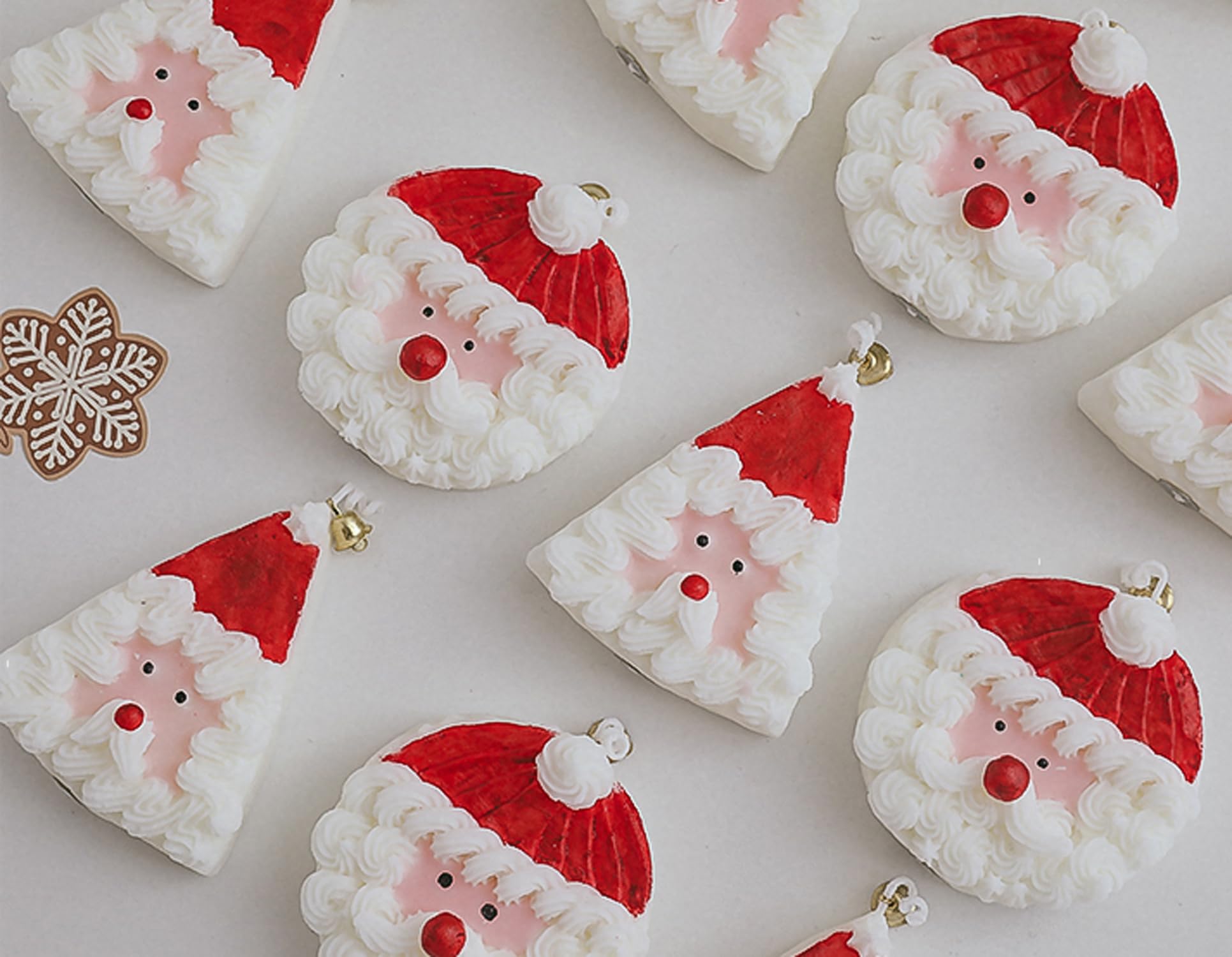 Christmas Cake Scented Candle,110G Handmade Aroma Soy Wax Santa Claus Decorative Candle T-shin