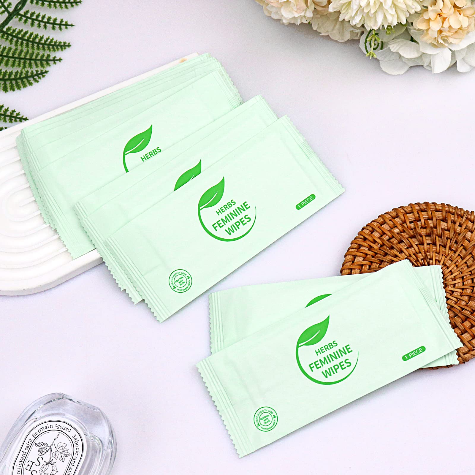 Hipruict Travel Feminine Hygiene Wipes,50 Count Intimate Wipes Feminine Care,Ph Balanced Hipruict